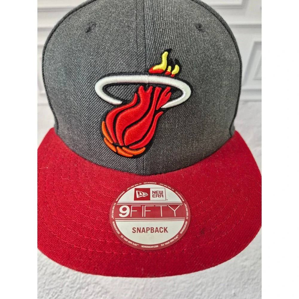 New Era 9Fifty Snapback Flatbrim NBA MIAMI HEAT Hat 3 Time NBA Champions OSFM